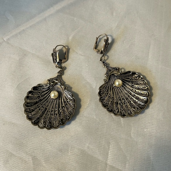 Vintage Made in Spain Oyster Earrings with Pearl. - Picture 2 of 11